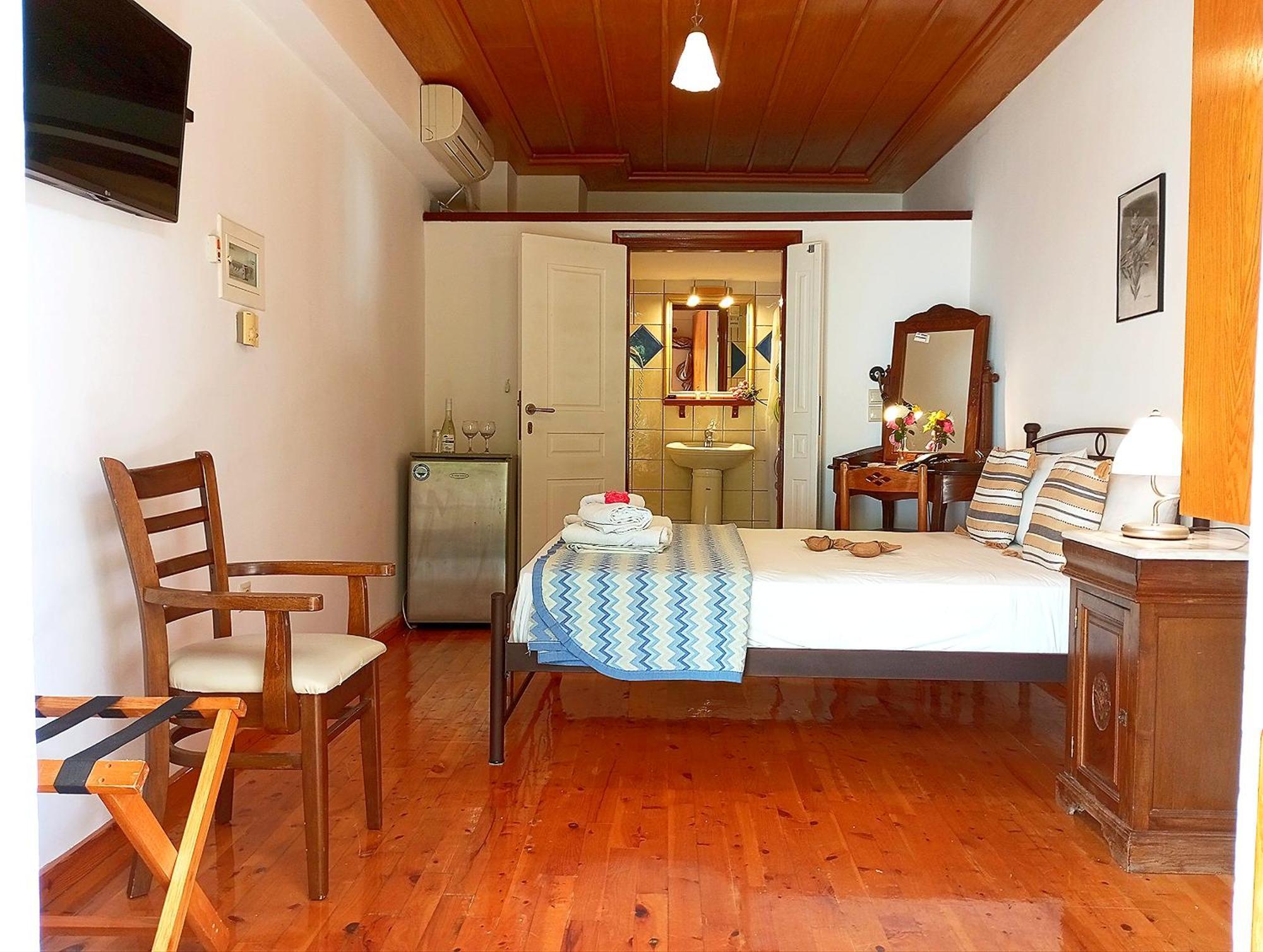 Kyparíssion Hotel Paraliako Kyparissi מראה חיצוני תמונה